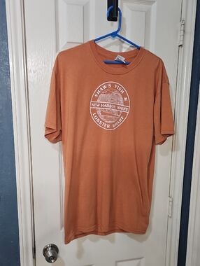 Gildan Men's Large Peach-Orange Short Sleeve Tee with White Harbor Maine Graphic